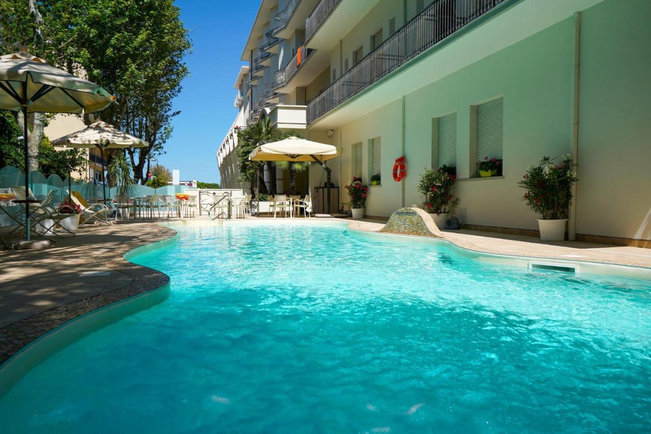 Hotel Pineta ベラーリア・イジェア・マリーナ エクステリア 写真