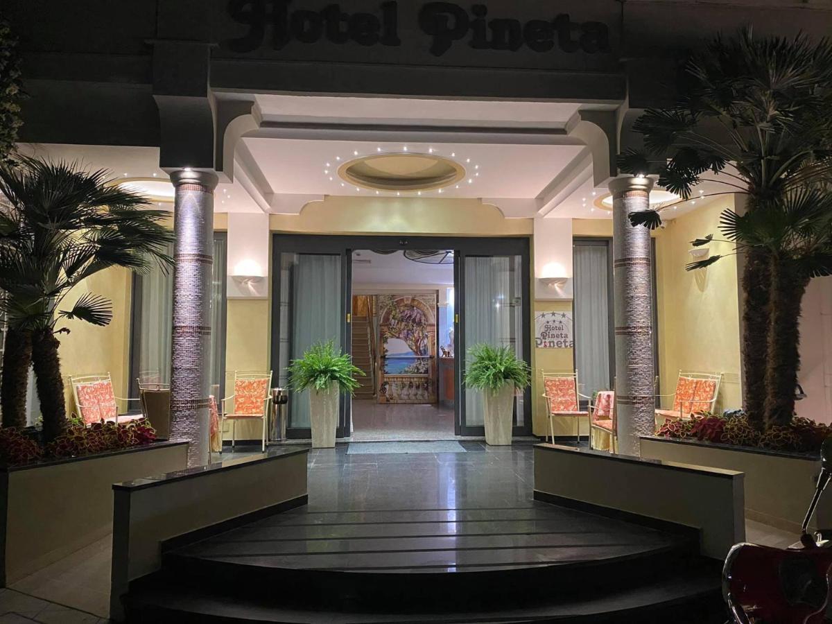 Hotel Pineta ベラーリア・イジェア・マリーナ エクステリア 写真
