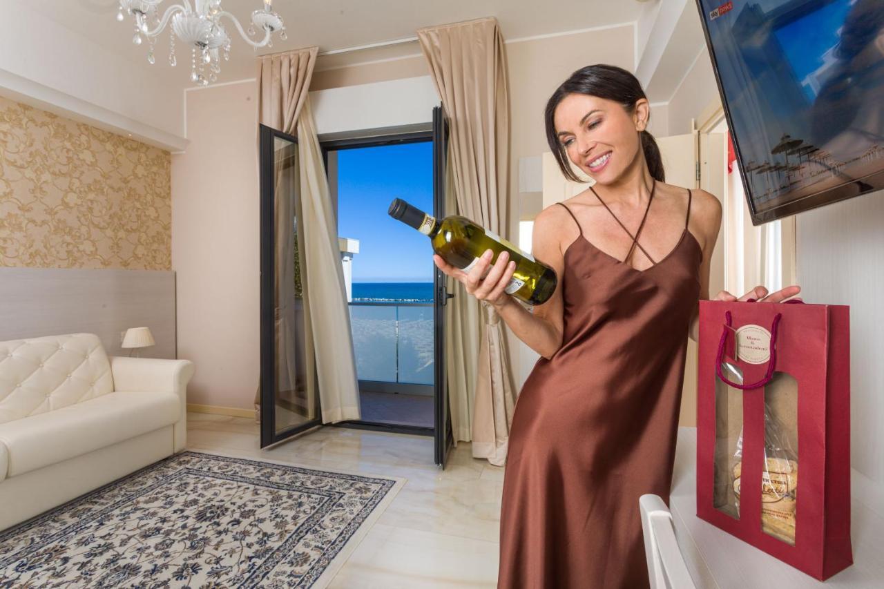Hotel Pineta ベラーリア・イジェア・マリーナ エクステリア 写真