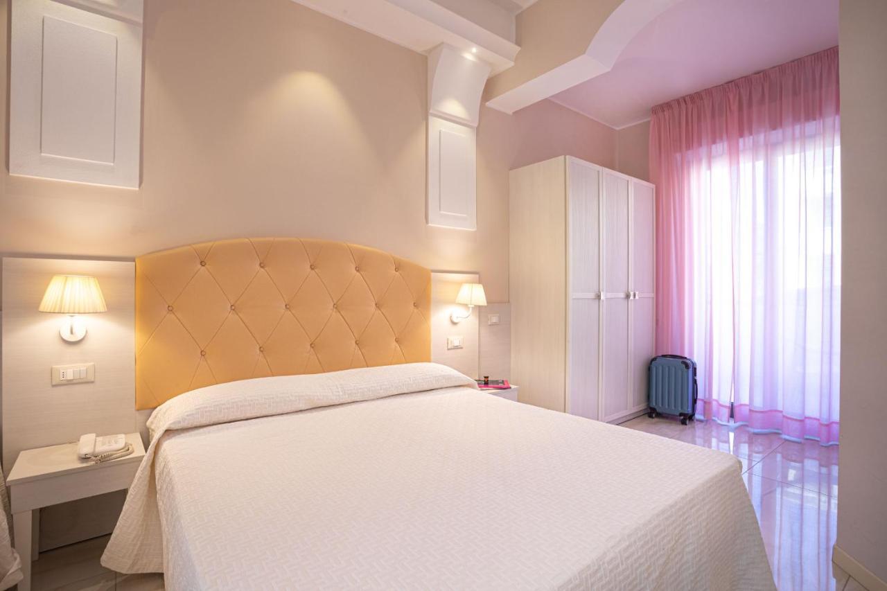 Hotel Pineta ベラーリア・イジェア・マリーナ エクステリア 写真