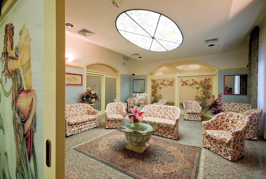 Hotel Pineta ベラーリア・イジェア・マリーナ エクステリア 写真
