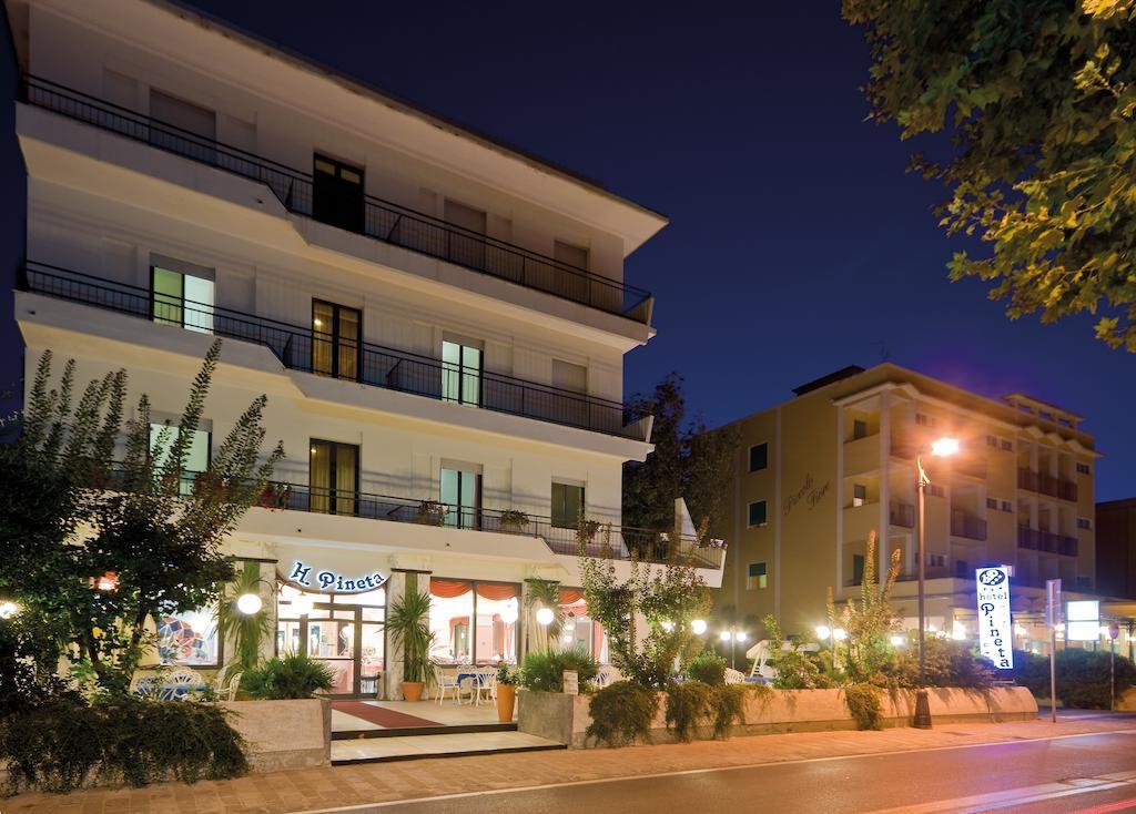 Hotel Pineta ベラーリア・イジェア・マリーナ エクステリア 写真