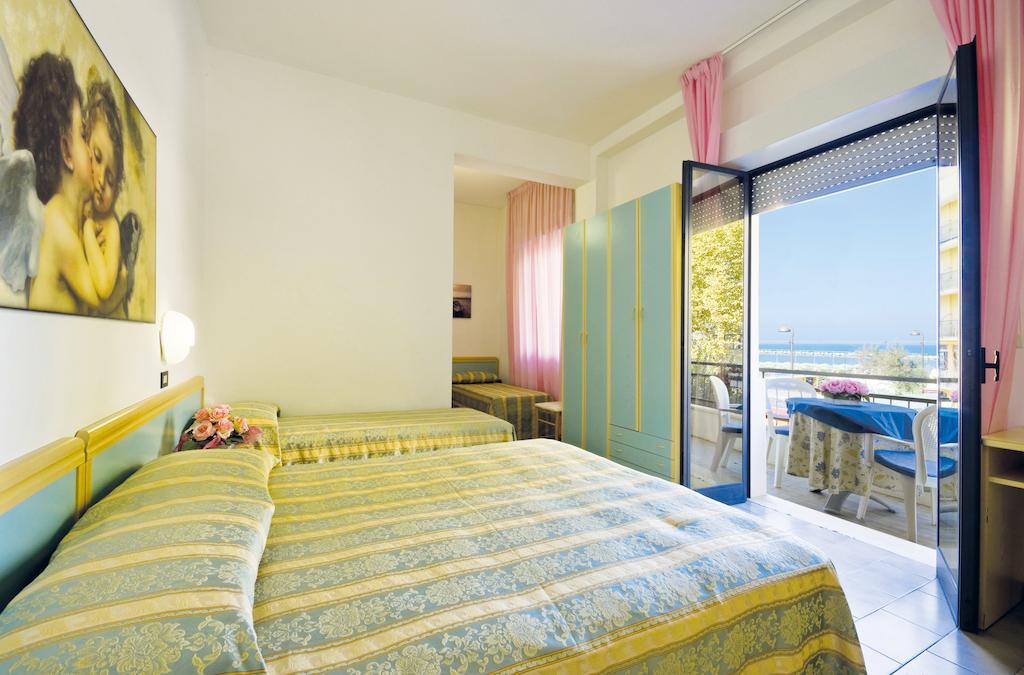 Hotel Pineta ベラーリア・イジェア・マリーナ 部屋 写真