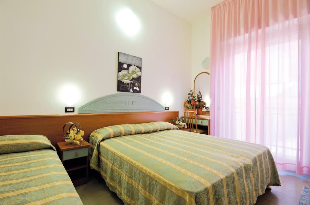 Hotel Pineta ベラーリア・イジェア・マリーナ 部屋 写真