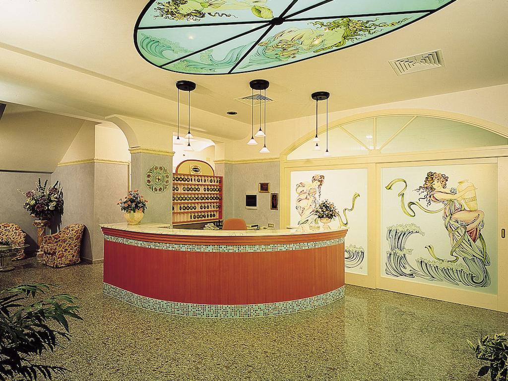 Hotel Pineta ベラーリア・イジェア・マリーナ エクステリア 写真