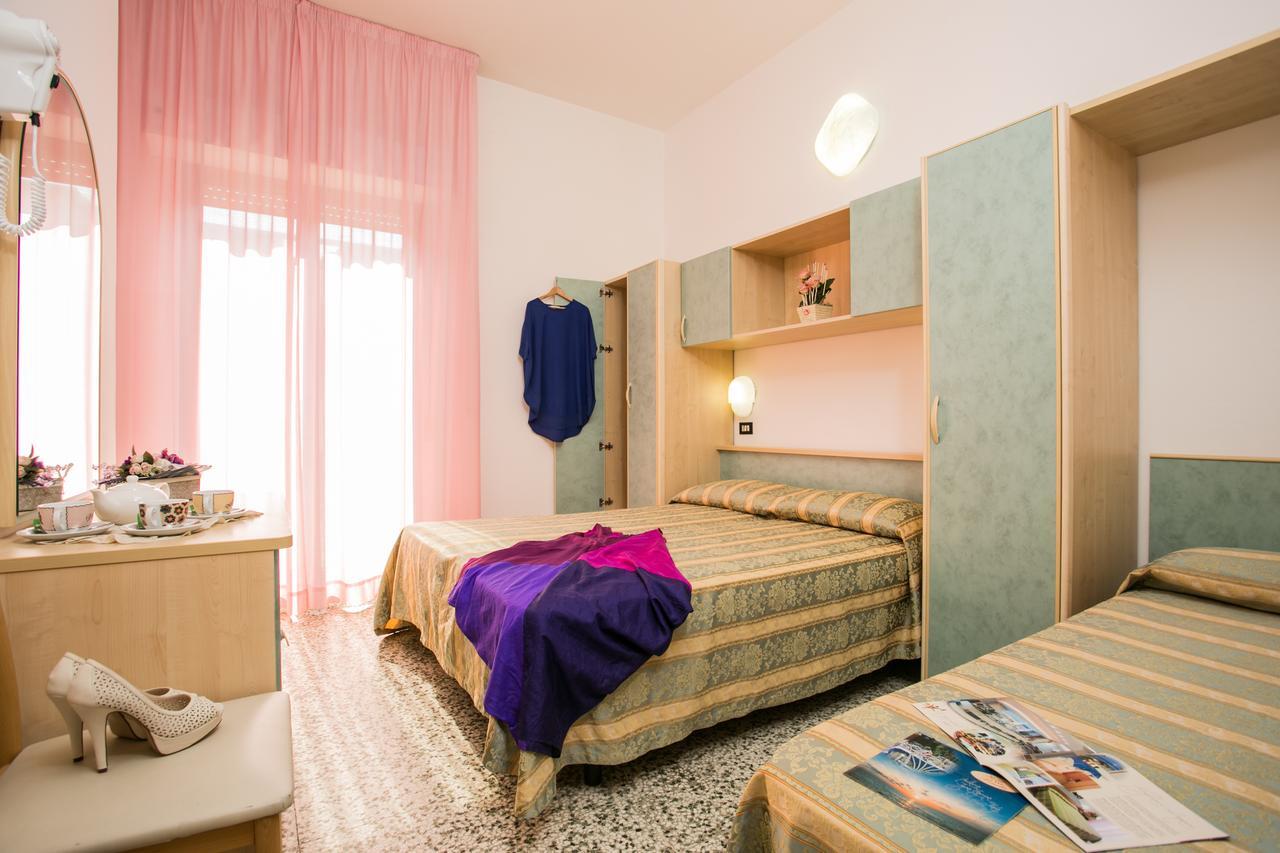 Hotel Pineta ベラーリア・イジェア・マリーナ エクステリア 写真
