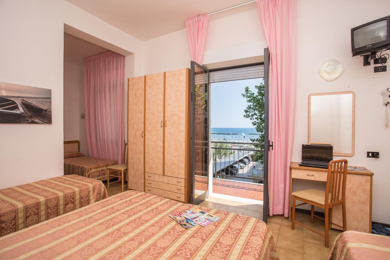 Hotel Pineta ベラーリア・イジェア・マリーナ エクステリア 写真